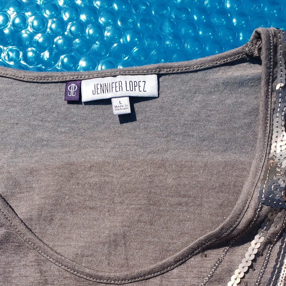 2 tank tops - Picture 6 of 13